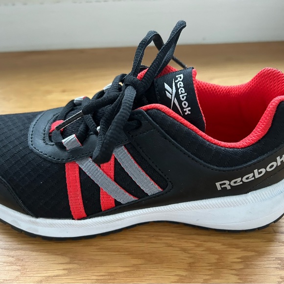 Reebok kids running shoes - Picture 2 of 4